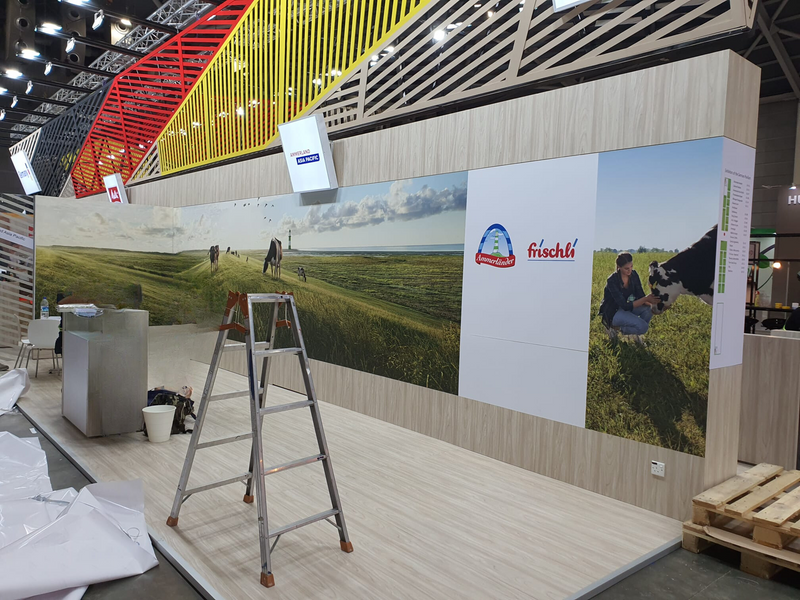 Enhance Your Exhibition Setup with Lightning Prints: Custom Solutions Tailored to Your Brand's Identity